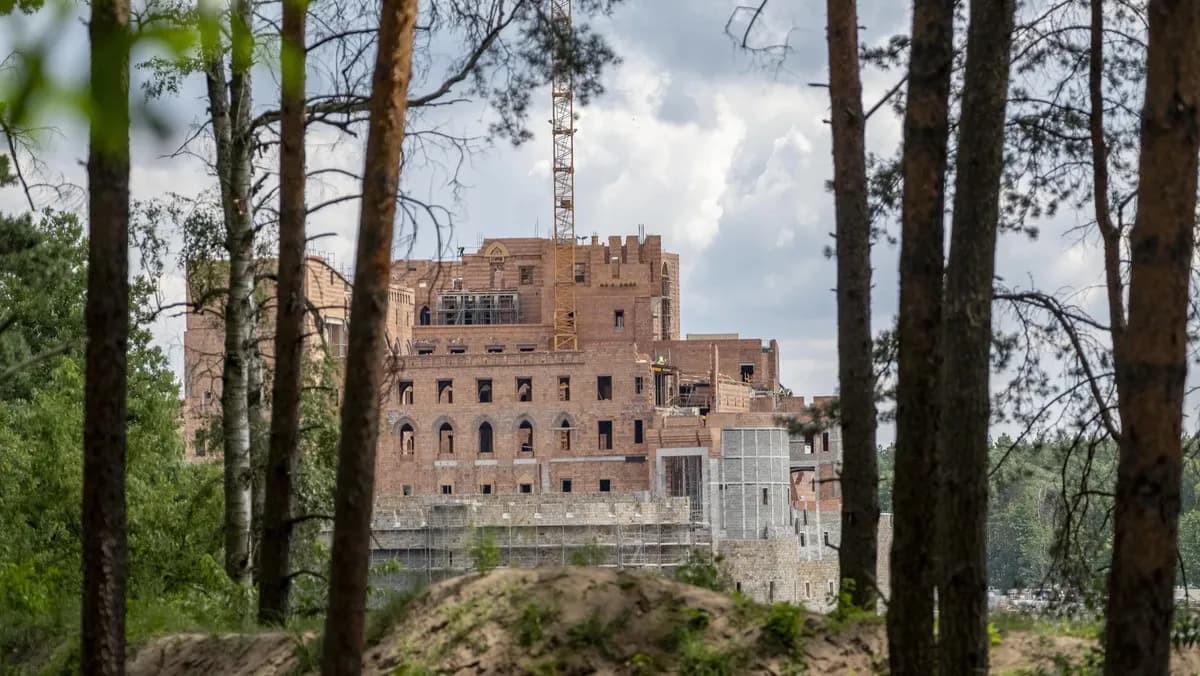 Gigantyczny zamek w środku Puszczy Noteckiej – kontrowersje i plany