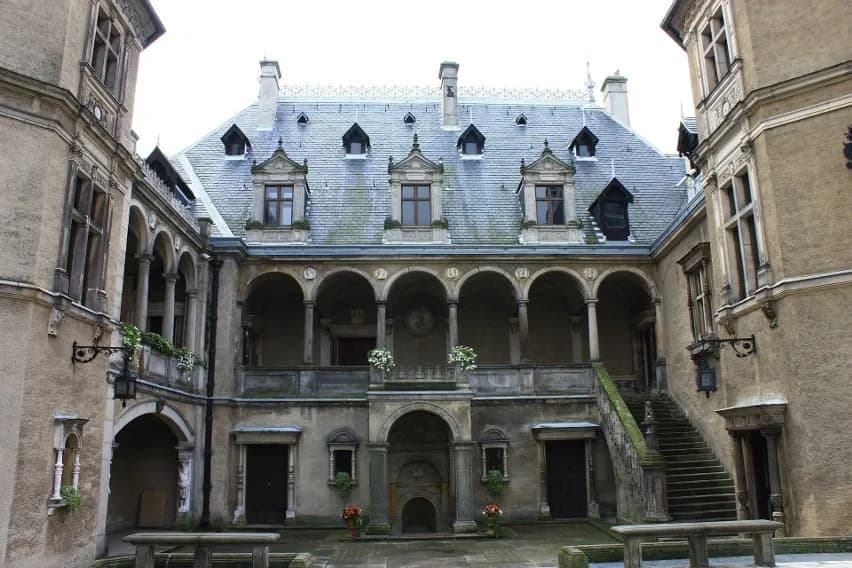 Zamek w Koninie: historia, ciekawostki i praktyczne informacje dla turystów