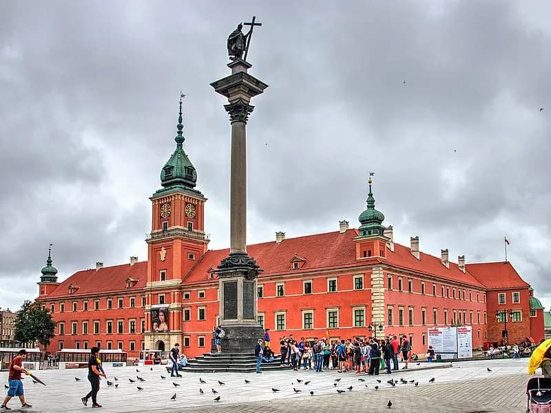 Zwiedzanie zamku królewskiego w Warszawie za darmo – uniknij kosztów
