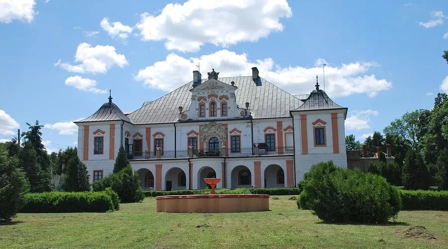 Pałac w Czyżowie Szlacheckim - historia, noclegi i wyjątkowe wydarzenia