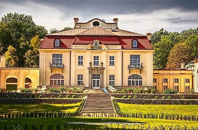 Pałac Goetza w Brzesku: historia, tajemnice i aktualny stan zabytku