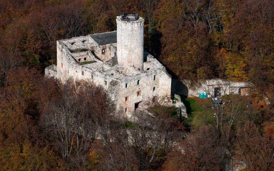 Zamek Lipowiec w Babicach: historia, atrakcje i tajemnice zamkowej okolicy