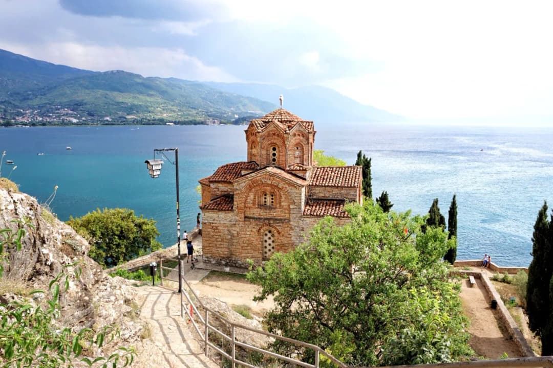 Jezioro Ochrydzkie: co warto wiedzieć przed wizytą? Atrakcje, historia i praktyczne porady