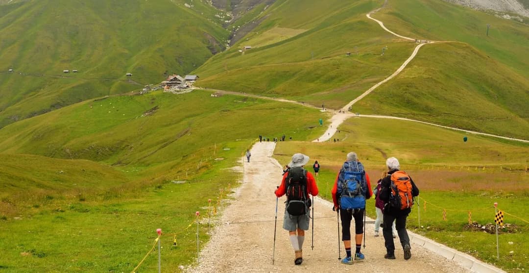 Co zabrać na szlak w góry, aby uniknąć nieprzyjemnych niespodzianek?