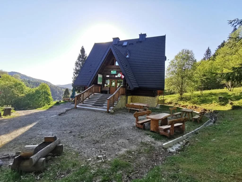 Bacówka pod Honem - idealne miejsce na wypoczynek w Bieszczadach